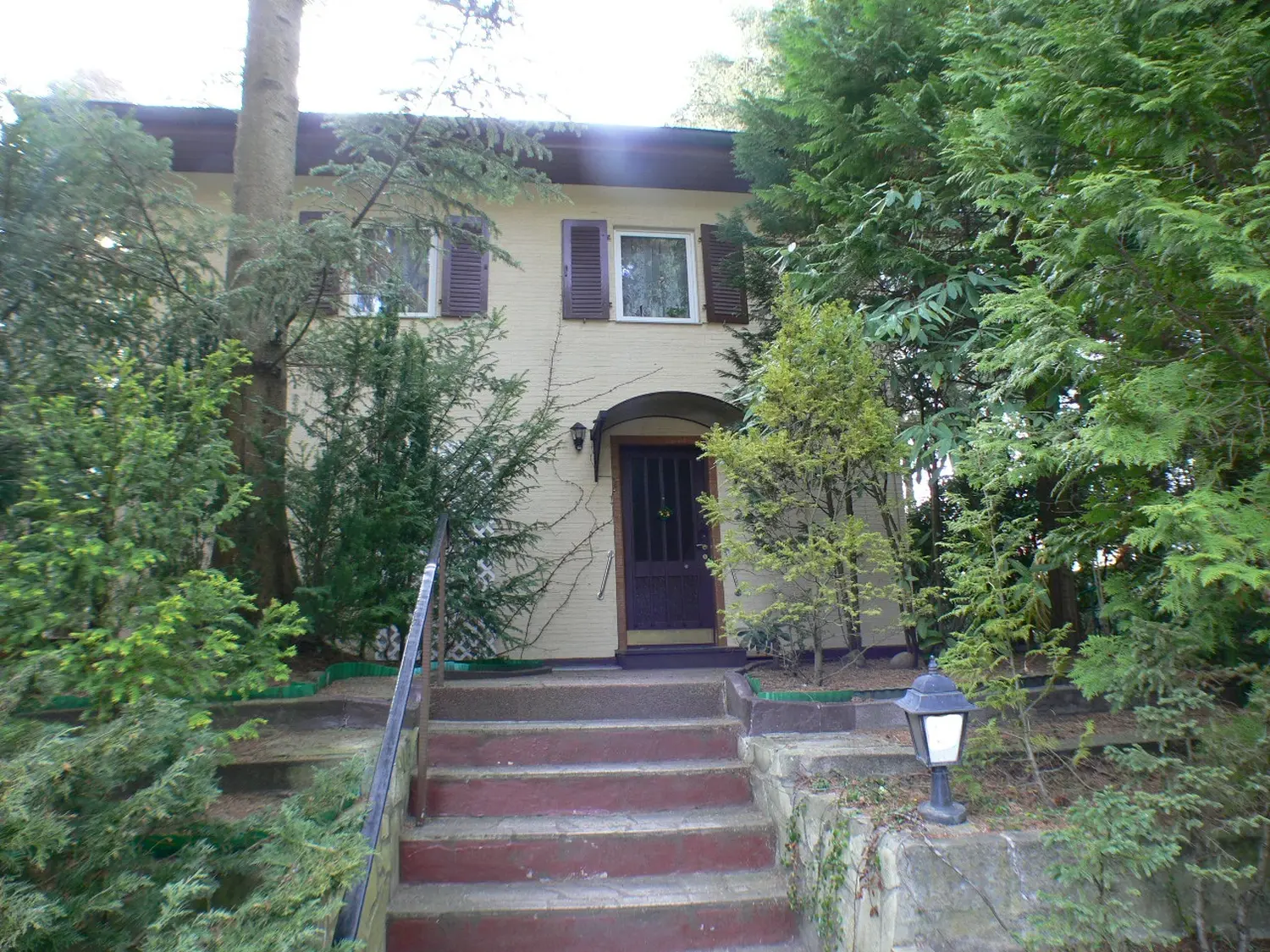 E haus von Stadtrandimmobilien